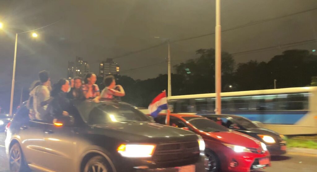 paraguai-e-tomado-por-festa-apos-classificacao-historica-contra-alemanha