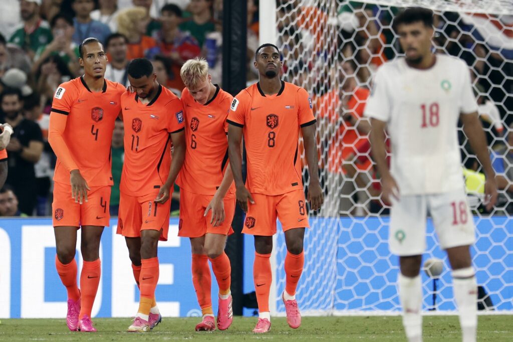 gakpo-marca-para-holanda-dias-apos-perder-o-filho,-e-se-emociona