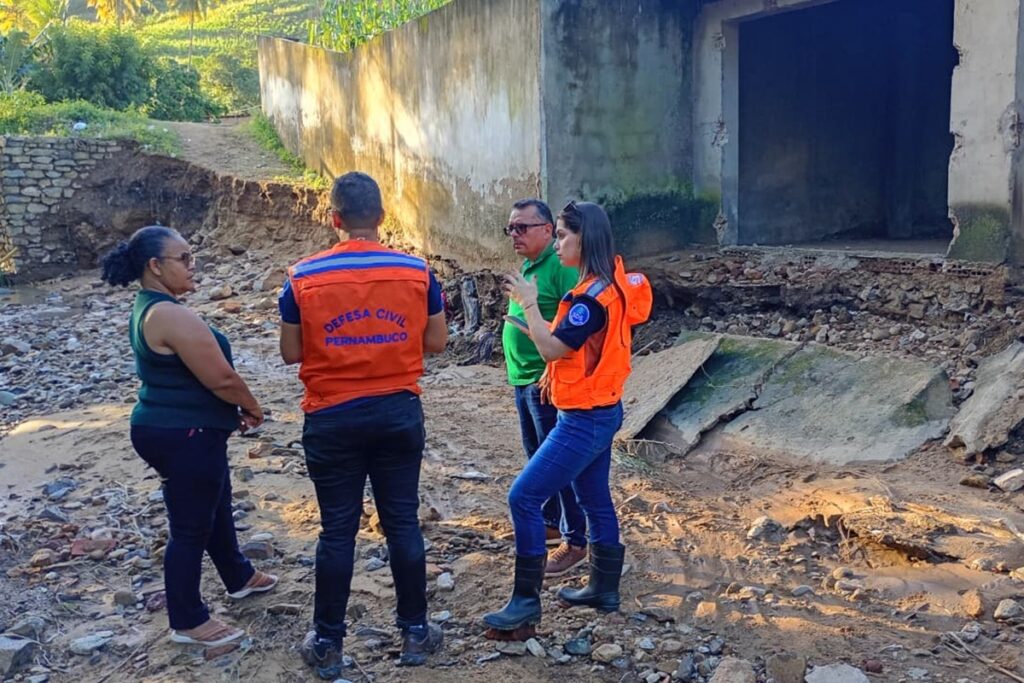 chuvas-em-pernambuco-deixam-523-desabrigados-e-2.500-desalojados