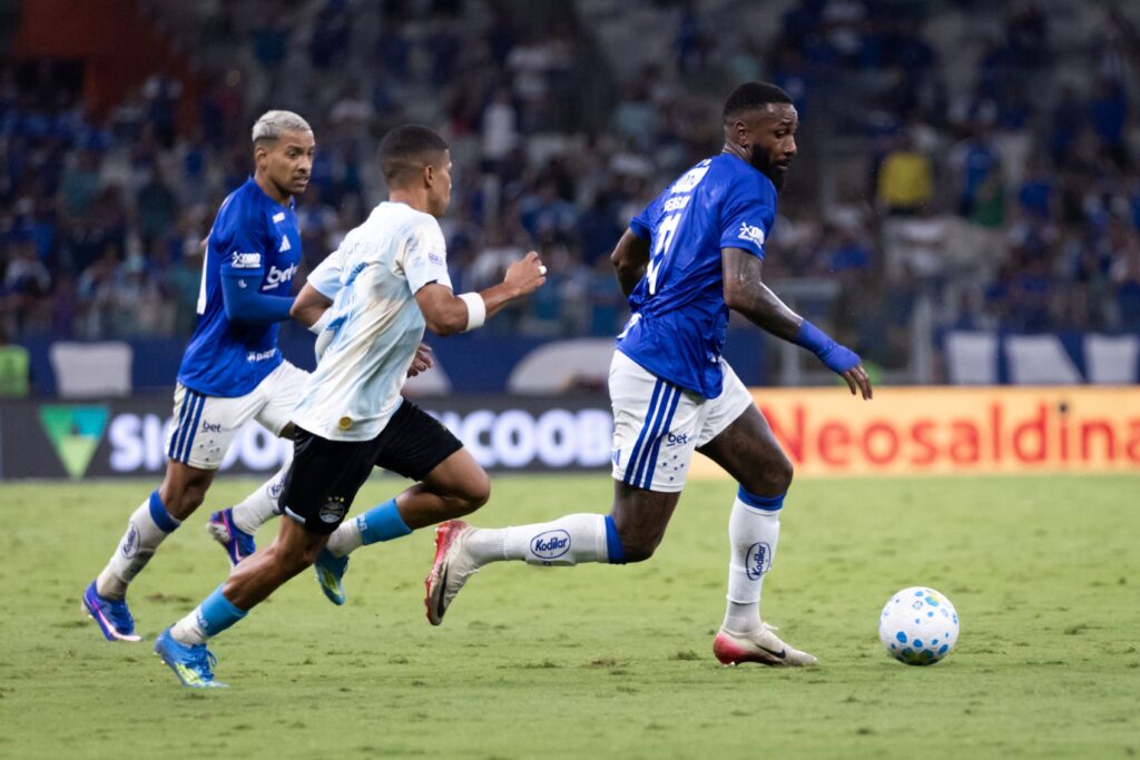 cruzeiro-x-gremio-no-df:-raposa-leva-vantagem-contra-o-tricolor-gaucho