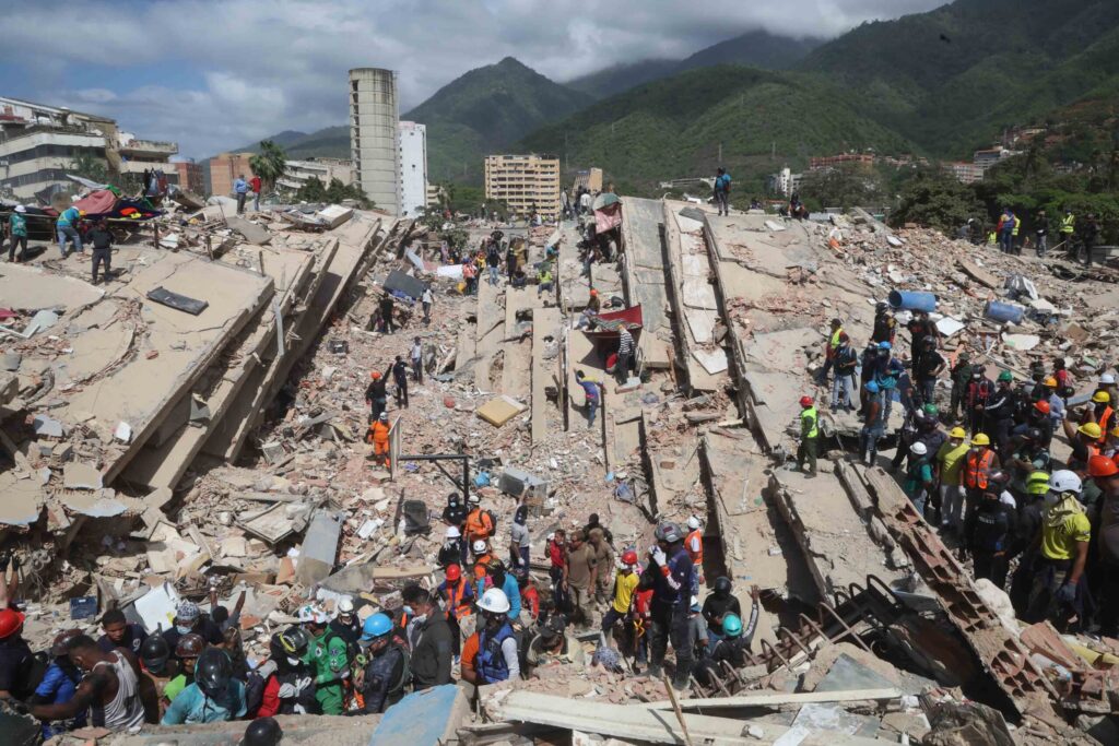 venezuelanos-improvisam-necroterio-em-porto-de-la-guaira