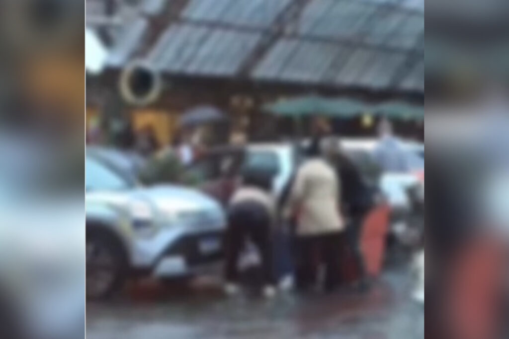briga-de-rua-em-gramado-tem-tapa-na-cara-e-ameaca-com-facao