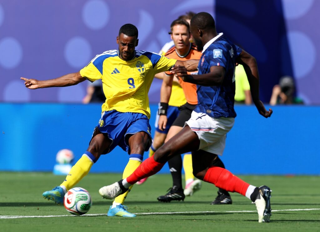 França e Suécia se enfrentam pela 2ª fase da Copa do Mundo. Siga franca-e-suecia-se-enfrentam-pela-2a-fase-da-copa-do-mundo.-siga