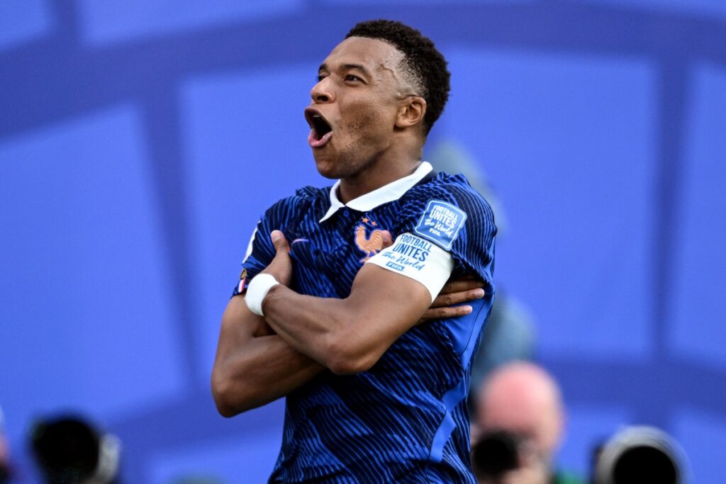 Mbappé empata com Messi na artilharia da Copa após gols contra Suécia mbappe-empata-com-messi-na-artilharia-da-copa-apos-gols-contra-suecia