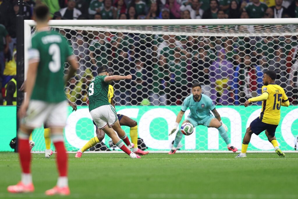mexico-vence-equador-e-conquista-classificacao-as-oitavas-de-final