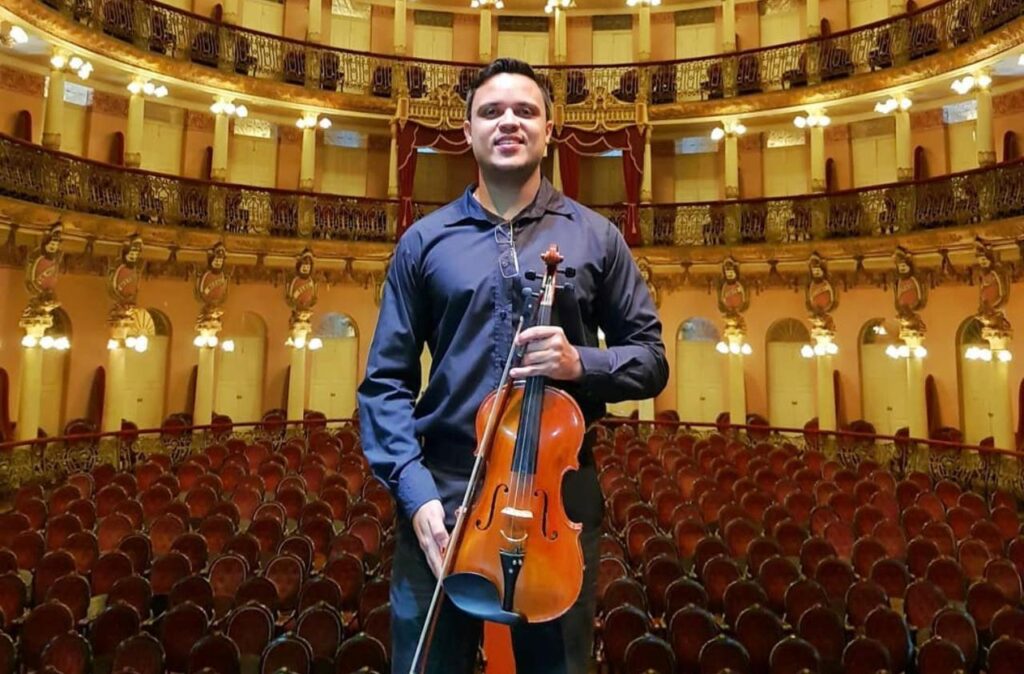 Projeto Muzikinhas leva música clássica para escolas públicas de Manaus