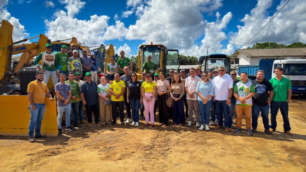 Prefeito Zequinha Lima participa do lançamento da Operação Verão que garantirá recuperação de mais de 400 quilômetros de ramais no município