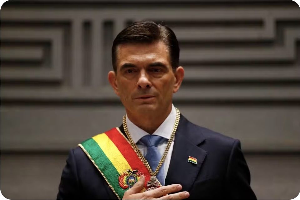 Presidente da Bolívia decreta estado de emergência após 50 dias de protestos