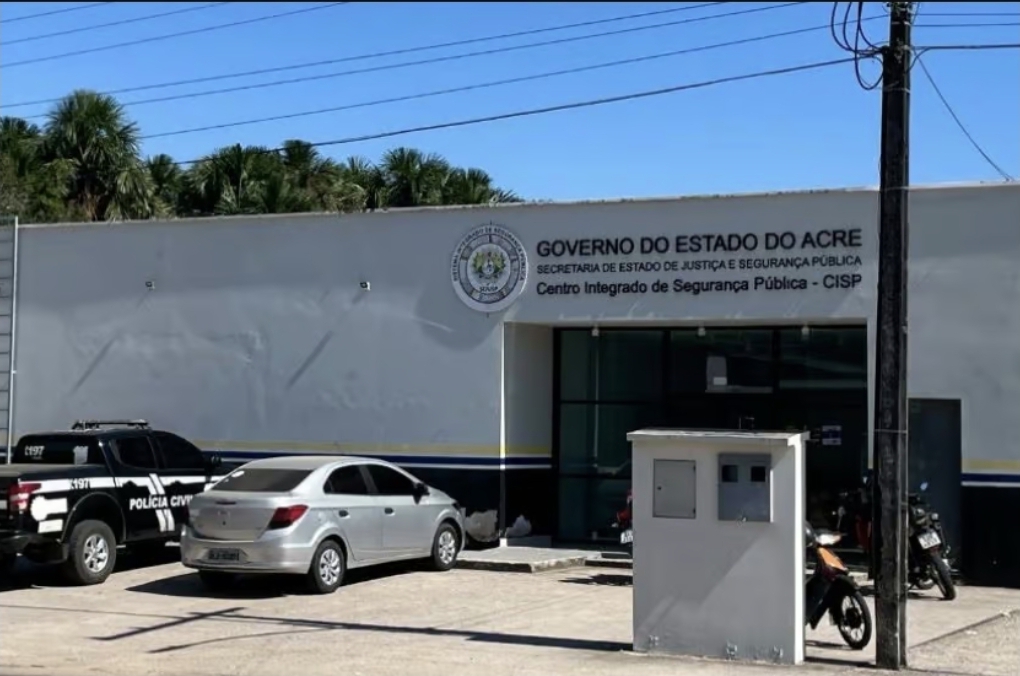 Criminosos invadem casa de cantor, matam cachorro e ‘fazem o limpa’ no interior do Acre