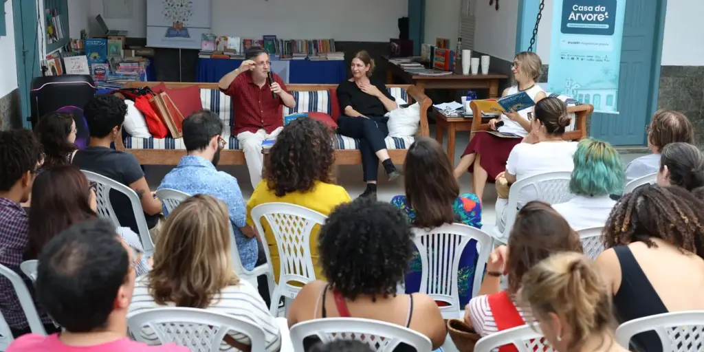 Poesia na infância alimenta sensibilidade, diz escritor Poesia na infância alimenta sensibilidade, diz escritor