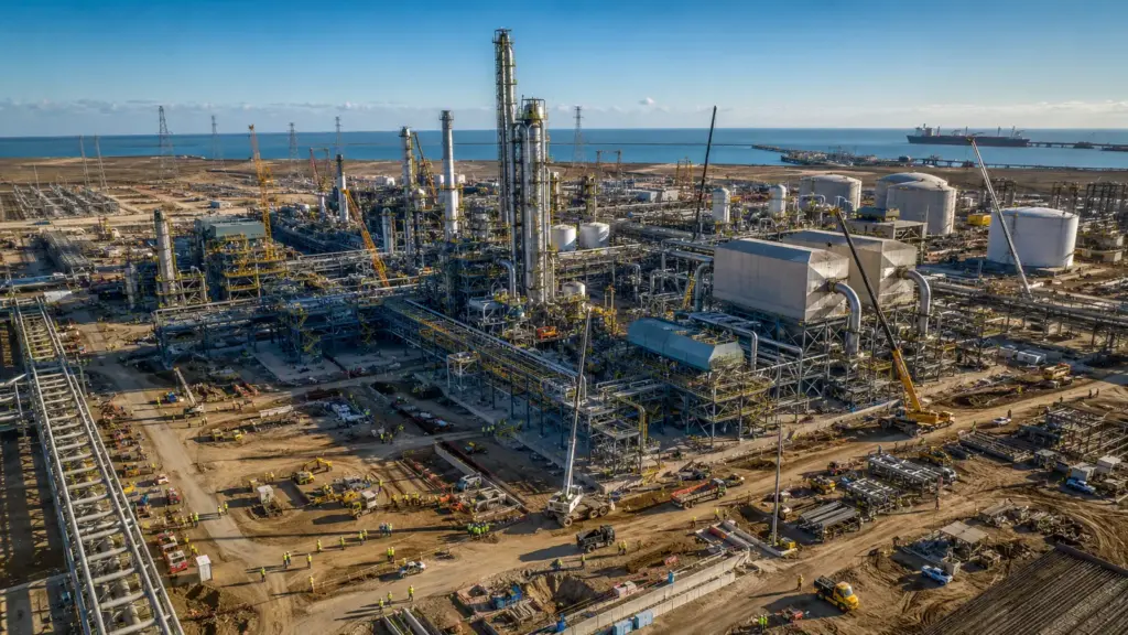País vizinho tira € 1,3 bilhão do bolso e vai erguer a maior fábrica de ureia da América Latina, um gigante com 80 hectares, produção de 2,1 milhões de toneladas por ano e mais de 3.500 empregos