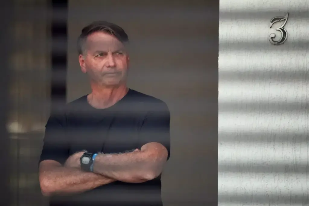 Moraes manda PGR analisar pedido da Receita sobre laudos das joias de Bolsonaro