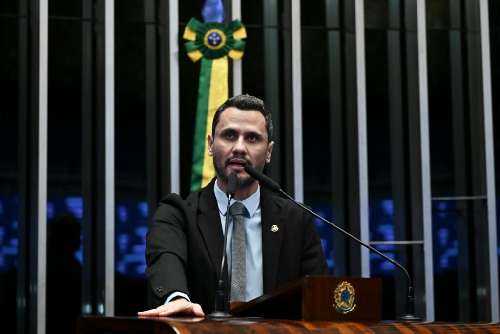 Cleitinho esconde o jogo, mas já roda Minas em ritmo de campanha cleitinho-esconde-o-jogo,-mas-ja-roda-minas-em-ritmo-de-campanha