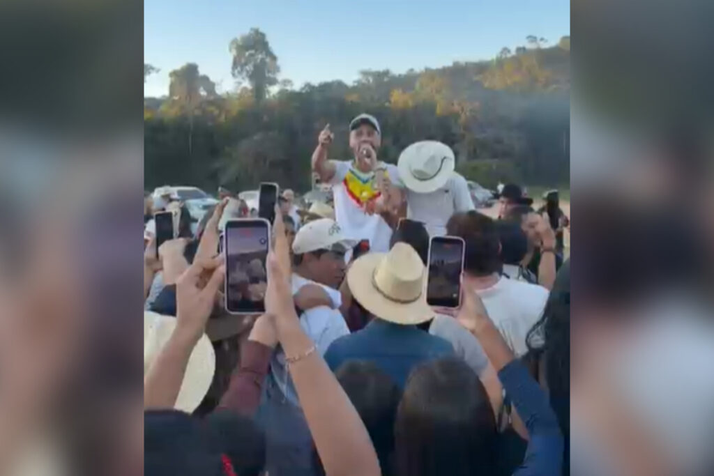 Cleitinho canta em festa onde afirmou querer disputar o governo de MG cleitinho-canta-em-festa-onde-afirmou-querer-disputar-o-governo-de-mg