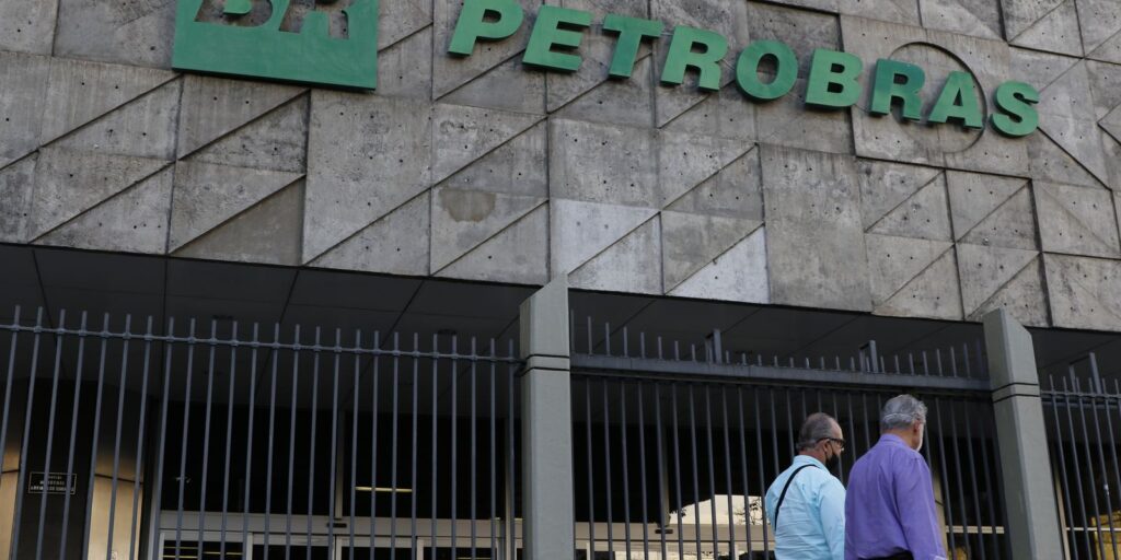 Com alívio da guerra, Petrobras reduz preço do querosene de aviação com-alivio-da-guerra,-petrobras-reduz-preco-do-querosene-de-aviacao