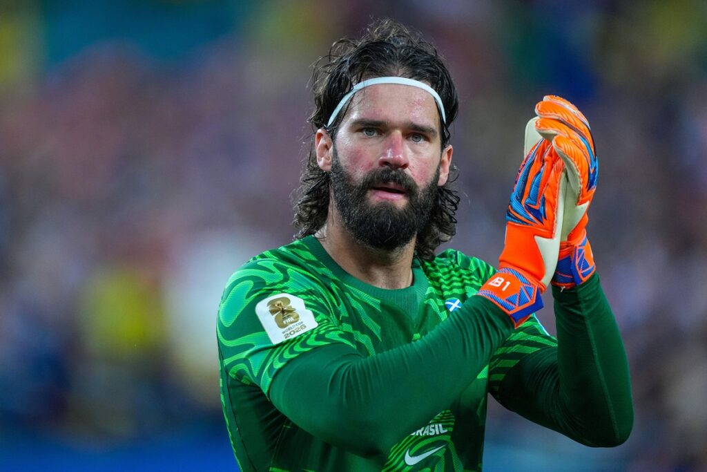 alisson-becker-tem-rosacea;-medica-diz-que-cuidados-comecam-em-casa