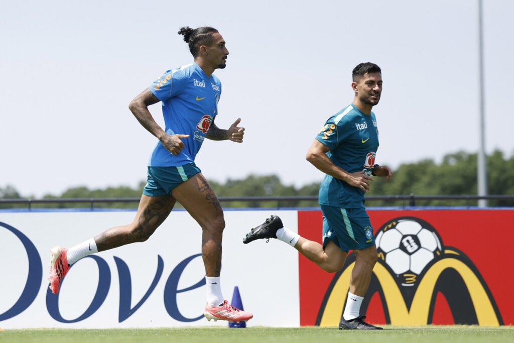 Copa do Mundo: Raphinha volta a treinar em campo com a Seleção copa-do-mundo:-raphinha-volta-a-treinar-em-campo-com-a-selecao