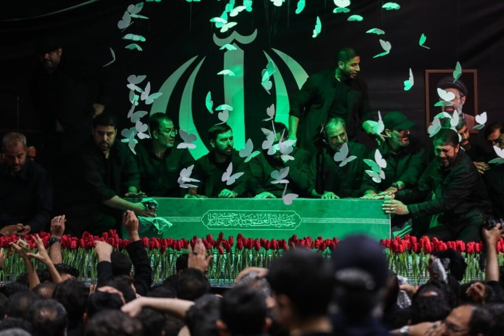 Irã divulga primeiras imagens do caixão de Ali Khamenei ira-divulga-primeiras-imagens-do-caixao-de-ali-khamenei