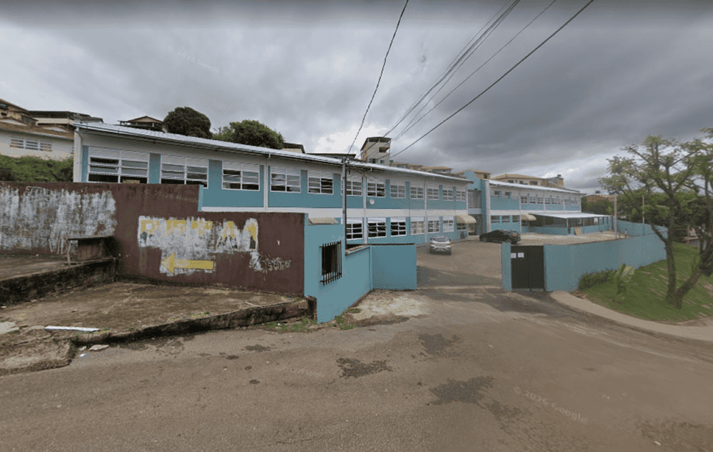 Aluna agride pedagoga com socos após bronca em escola de Mariana (MG) aluna-agride-pedagoga-com-socos-apos-bronca-em-escola-de-mariana-(mg)