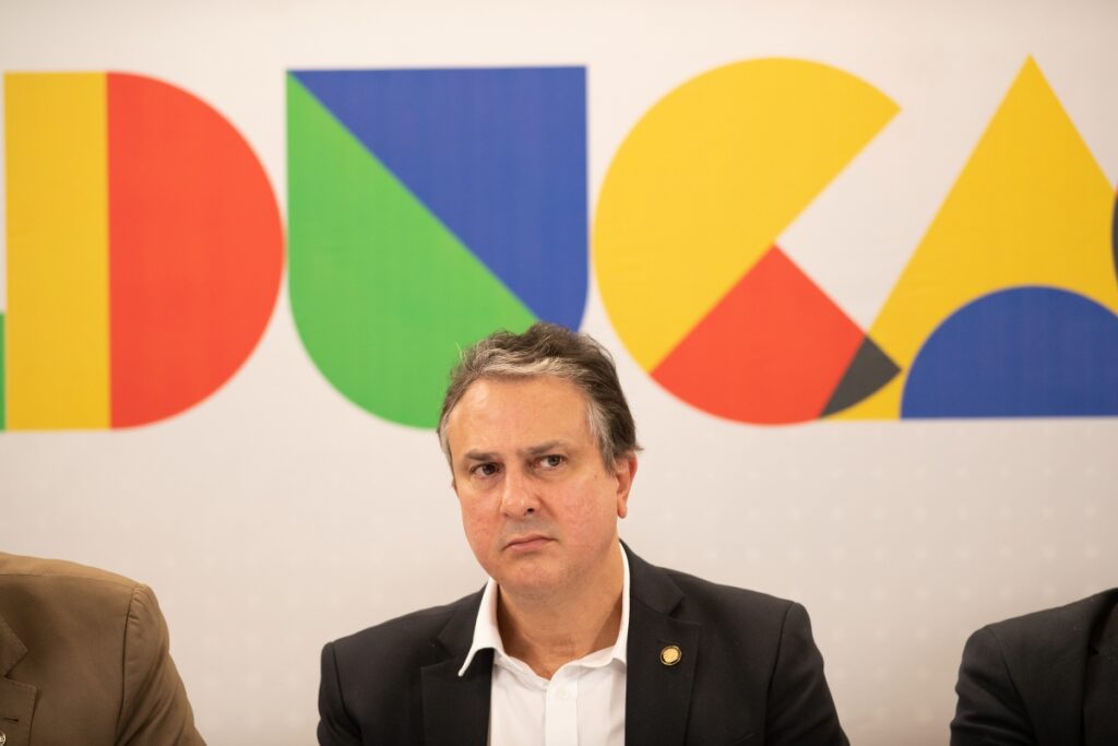 Ex-ministro Camilo Santana deve se tornar líder do PT no Senado ex-ministro-camilo-santana-deve-se-tornar-lider-do-pt-no-senado