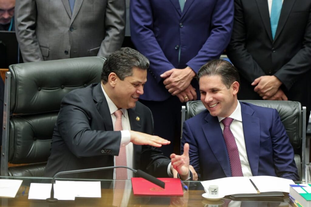 alcolumbre-e-motta-sao-os-lideres-com-pior-imagem,-mostra-atlasintel