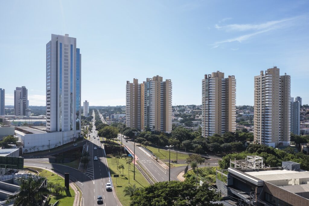 Bombeiros fazem buscas após relato de explosão e queda de avião em MS bombeiros-fazem-buscas-apos-relato-de-explosao-e-queda-de-aviao-em-ms