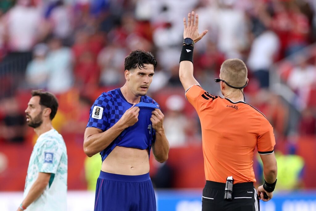 jogador-da-croacia-admite-que-tocou-na-bola-em-gol-anulado-na-copa
