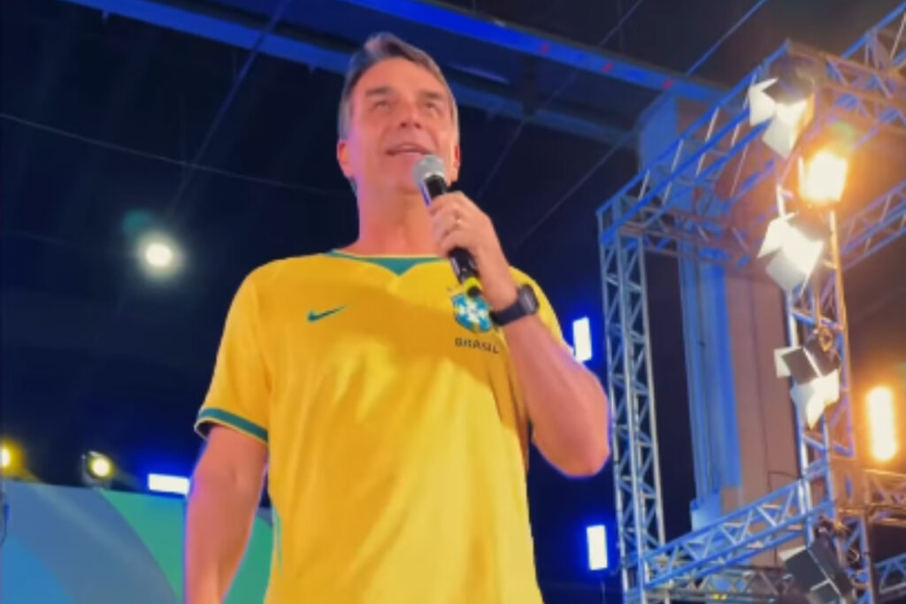 Flávio Bolsonaro diz defenderá o Pix em viagem aos EUA flavio-bolsonaro-diz-defendera-o-pix-em-viagem-aos-eua