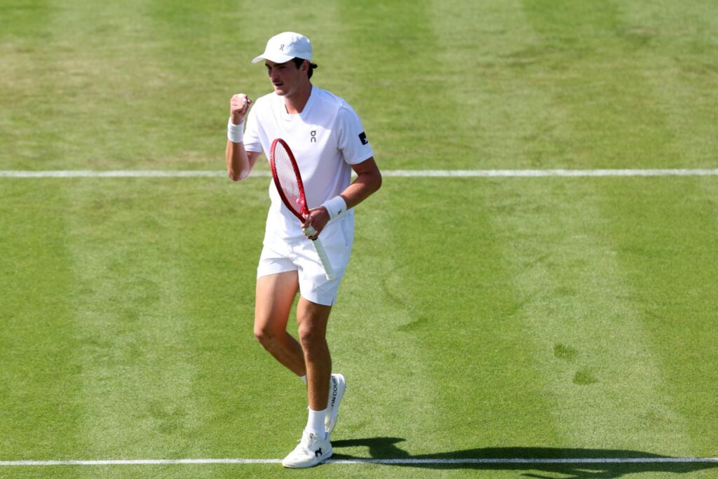 João Fonseca reconhece mérito de Safiullin após derrota em Wimbledon joao-fonseca-reconhece-merito-de-safiullin-apos-derrota-em-wimbledon