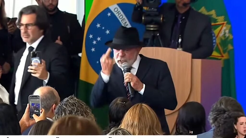 lula-aproveita-mare,-manda-dedo,-mas-nao-antecipa-vitoria-ante-flavio