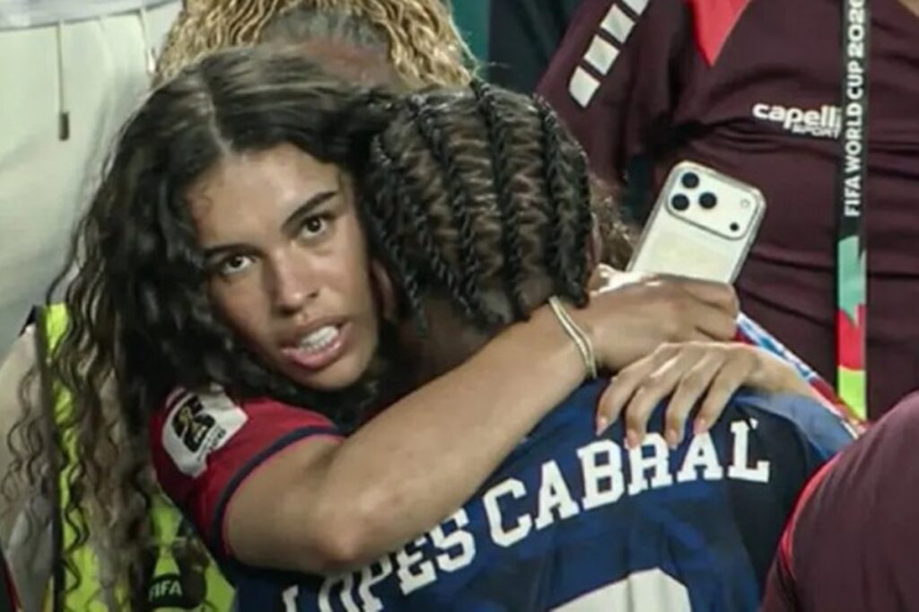 Quem é a mulher com quem jogador de Cabo Verde comemorou gol histórico quem-e-a-mulher-com-quem-jogador-de-cabo-verde-comemorou-gol-historico
