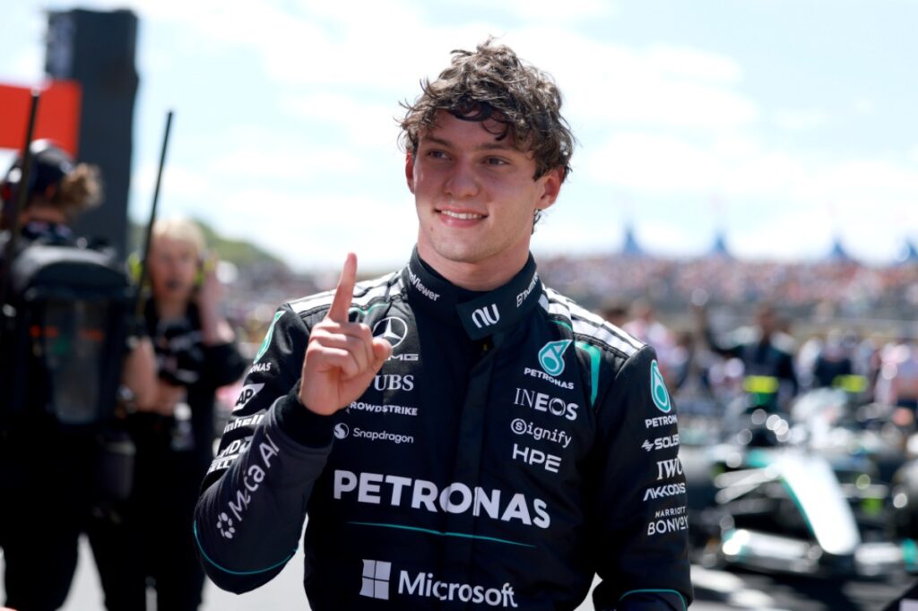 formula-1:-kimi-antonelli-garante-pole-position-no-gp-da-gra-bretanha