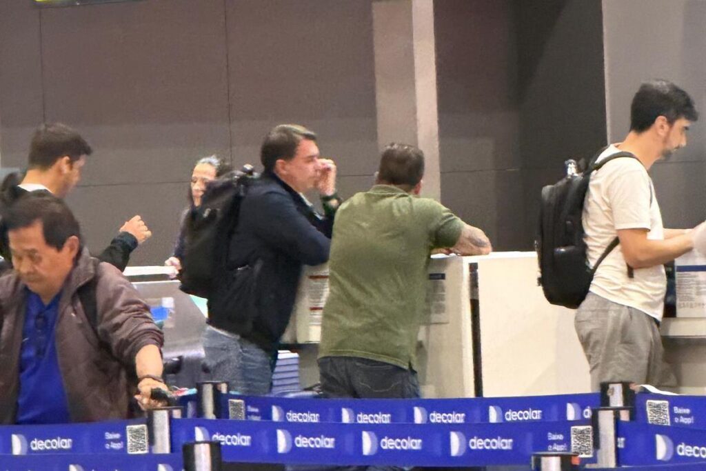 Flávio embarca aos EUA para audiência sobre tarifaço flavio-embarca-aos-eua-para-audiencia-sobre-tarifaco