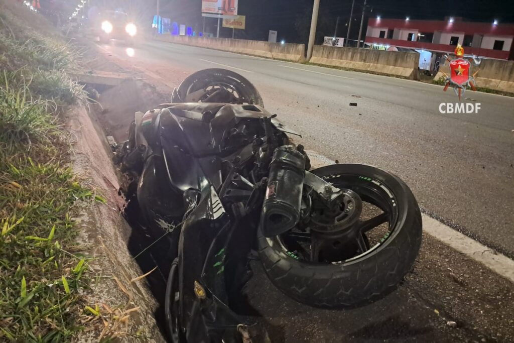 motociclista-morre-apos-bater-em-mureta-de-protecao-na-br-020