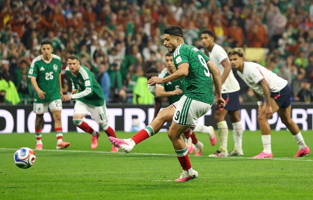raul-jimenez-marca-de-penalti-e-diminui-desvantagem-do-mexico;-siga