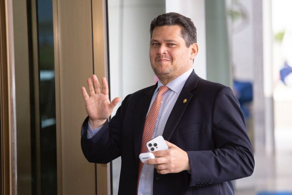governistas-se-dividem-sobre-“sinais-trocados”-de-alcolumbre-na-6×1