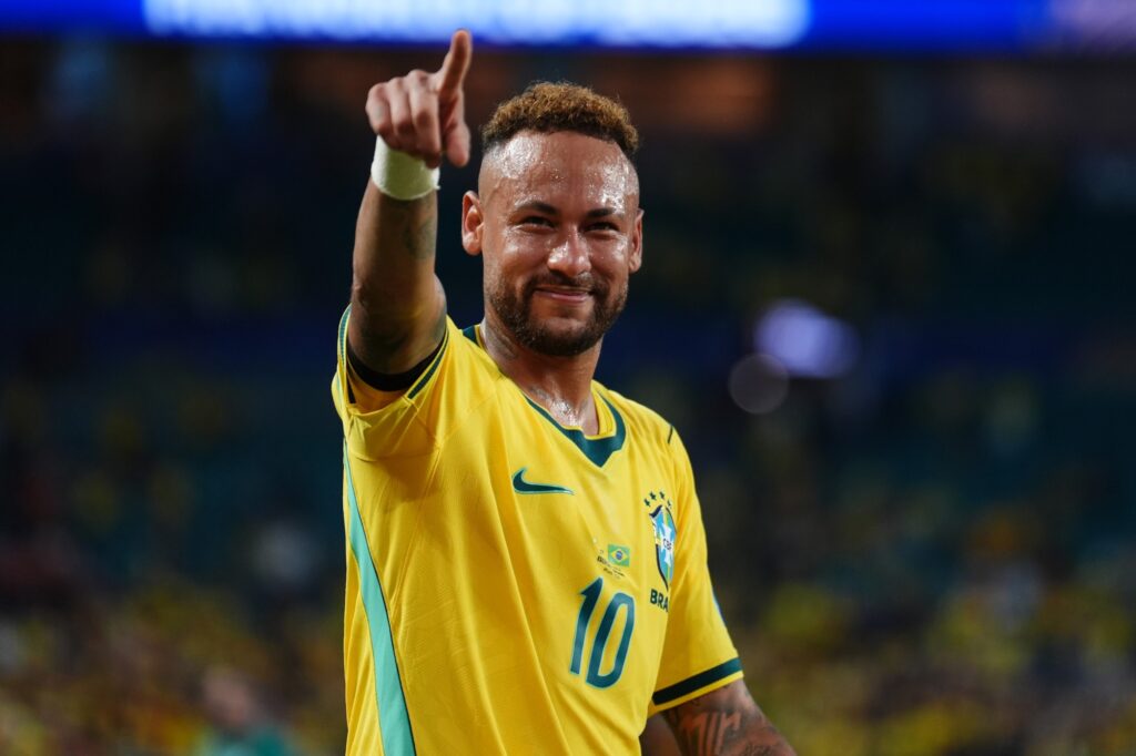 Neymar Jr. é consolado pela família após Brasil ser eliminado da Copa neymar-jr.-e-consolado-pela-familia-apos-brasil-ser-eliminado-da-copa
