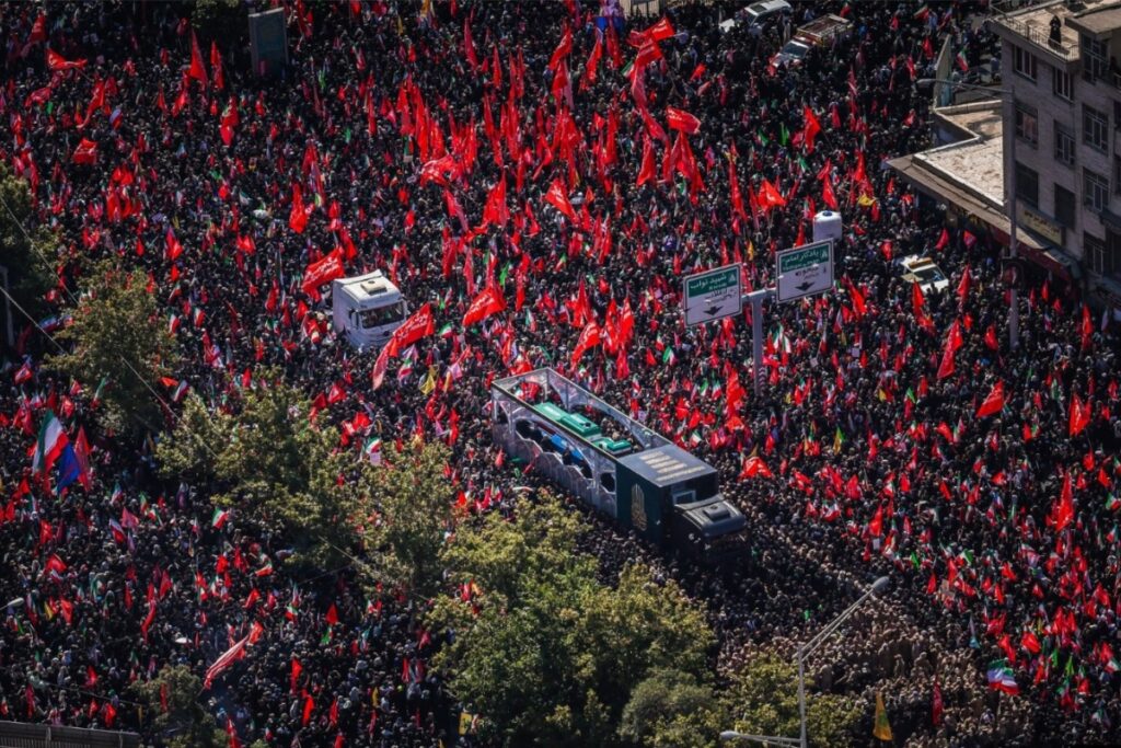 Funeral de Khamenei chega ao 3° dia com multidões; filho segue sumido funeral-de-khamenei-chega-ao-3°-dia-com-multidoes;-filho-segue-sumido