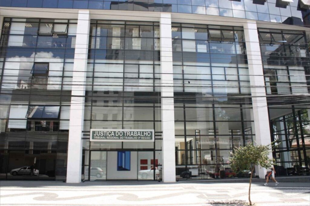 supermercado-e-condenado-a-indenizar-atendente-que-fez-xixi-na-roupa