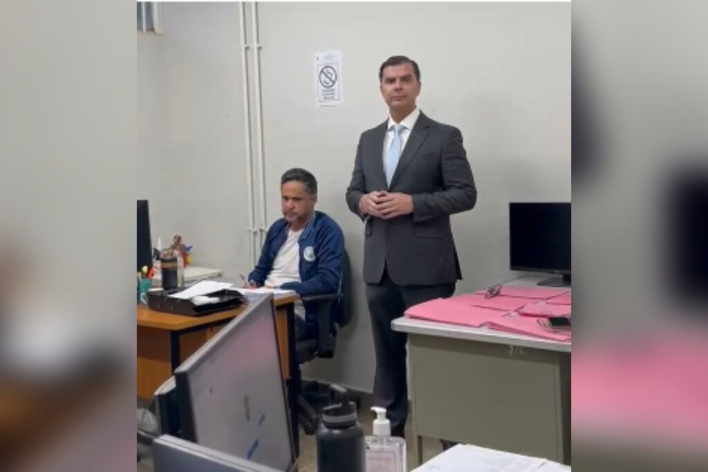 Delegado reage após diretor do Sinpol-DF chamar policial de dinossauro delegado-reage-apos-diretor-do-sinpol-df-chamar-policial-de-dinossauro