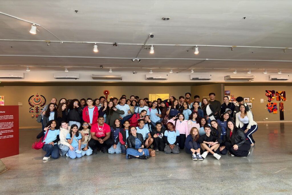 alunos-de-taguatinga-prestigiam-mostra-constelacoes-contemporaneas
