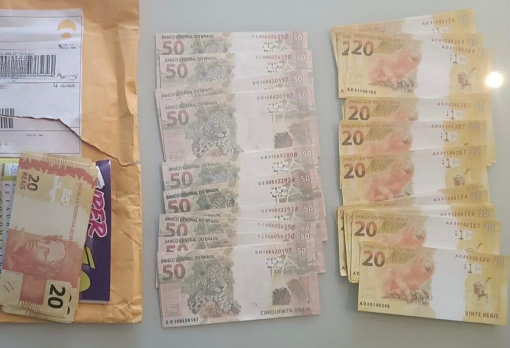 Homem é preso com R$ 5 mil em notas falsas e diz que comprou na web homem-e-preso-com-r$-5-mil-em-notas-falsas-e-diz-que-comprou-na-web