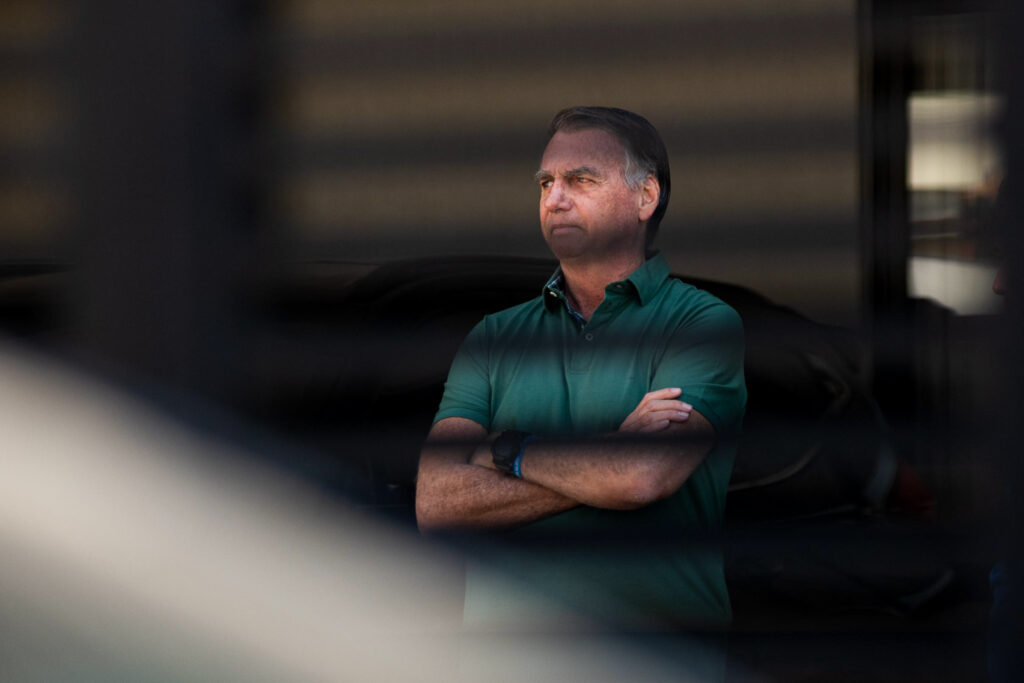 Bolsonaro pede a Moraes visitas mensais para manutenção de elevador bolsonaro-pede-a-moraes-visitas-mensais-para-manutencao-de-elevador