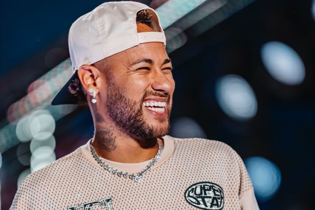fotos:-internautas-reagem-a-novo-superiate-de-neymar
