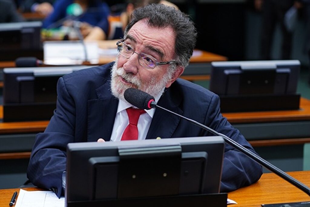 apos-reveses-com-pacheco-e-marilia,-lula-avalia-nome-de-patrus-para-mg
