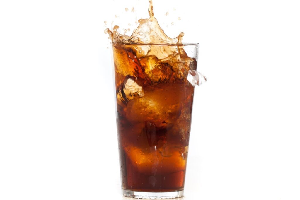 medicos-usam-refrigerante-diet-e-dissolvem-massa-do-estomago-de-mulher
