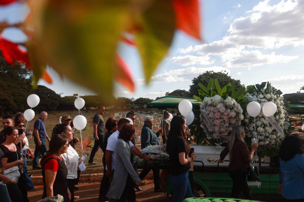 velorio-de-menina-morta-apos-picada-de-escorpiao-e-marcado-por-comocao