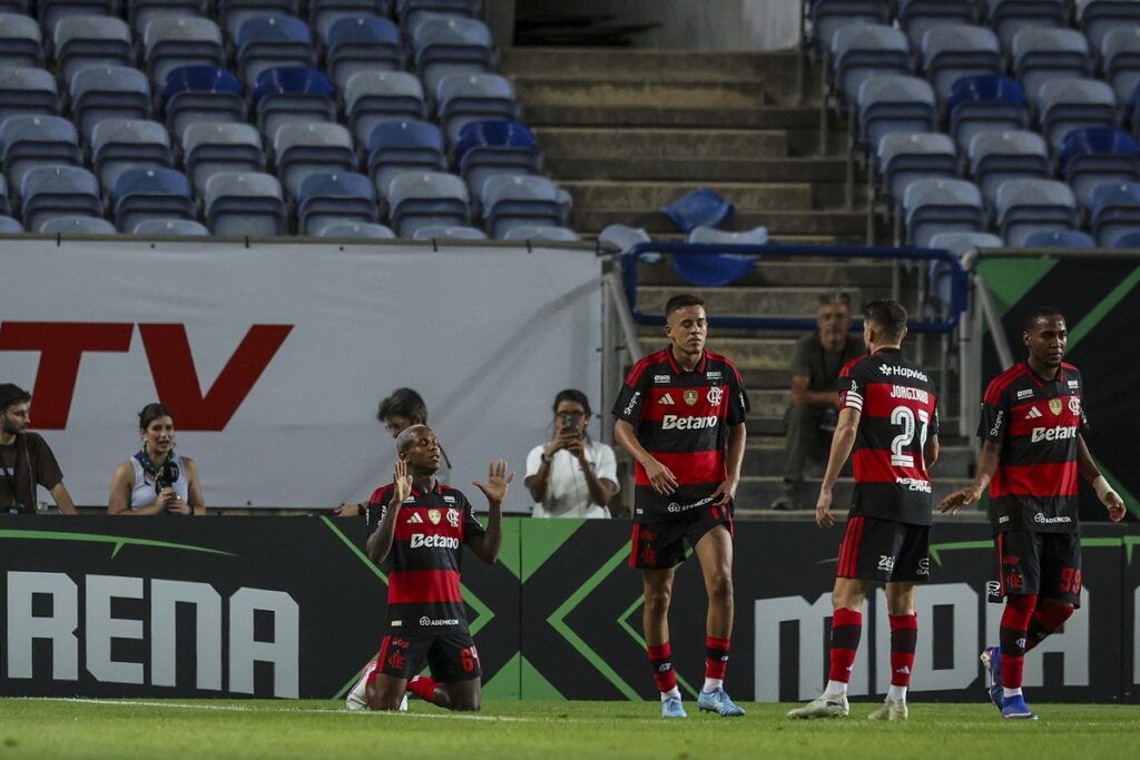 com-gols-de-lorran-e-wallace-yan,-flamengo-vence-lausanne-em-amistoso