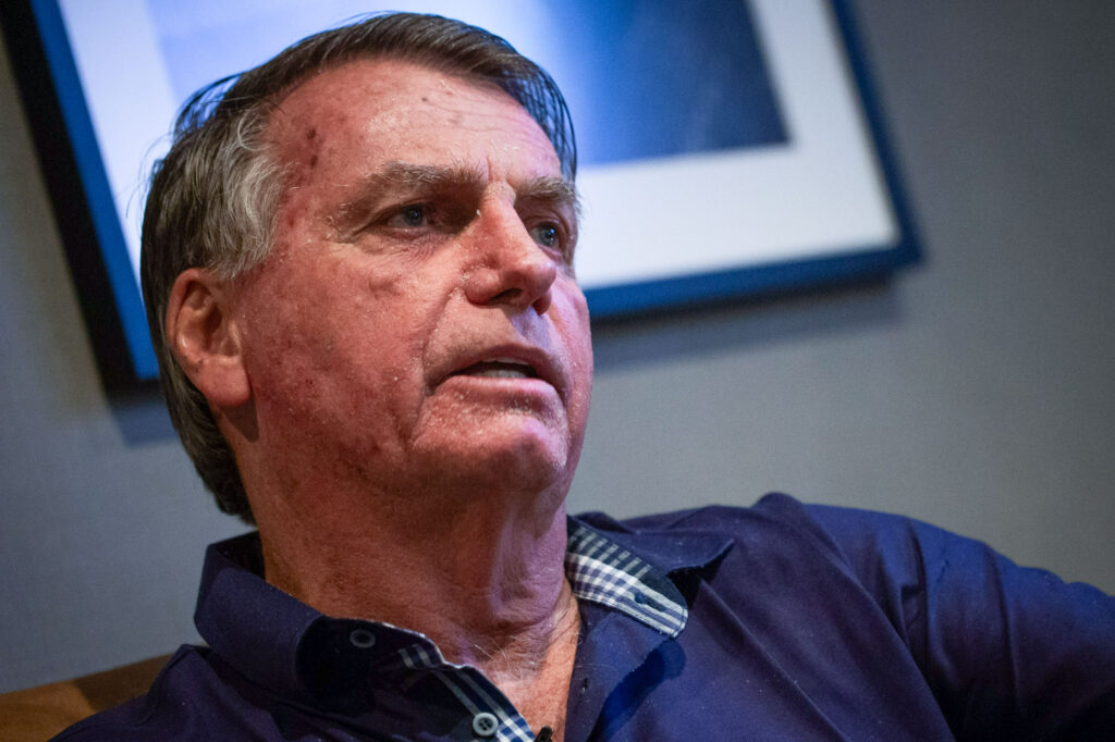 pf-apreende-espingarda-registrada-em-nome-de-bolsonaro-no-rs