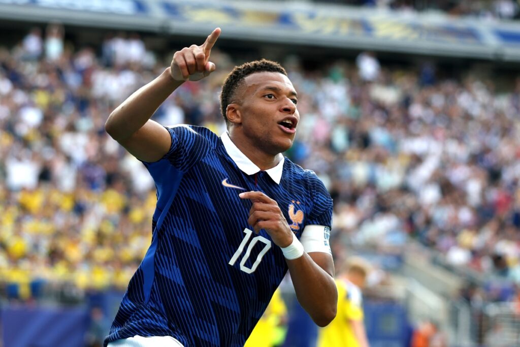 Com Mbappé voando, quartas da Copa começam com França x Marrocos com-mbappe-voando,-quartas-da-copa-comecam-com-franca-x-marrocos